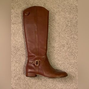 Gently used boots perfect for a stylish winter.